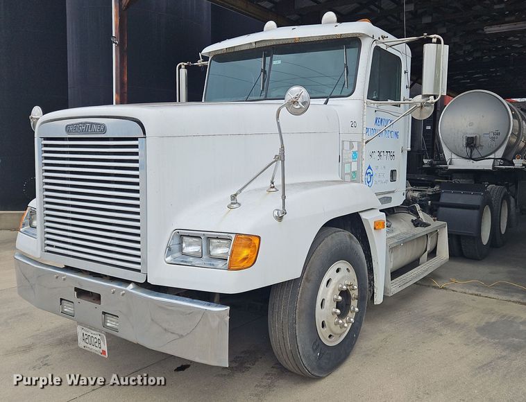 1995 Freightliner  FLD120 semi truck - OK9858