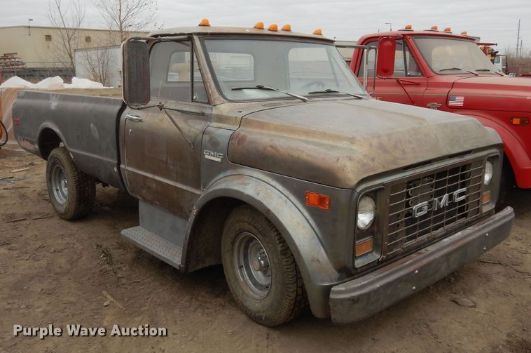 1970 GMC 5500 truck cab and chassis - DM1599