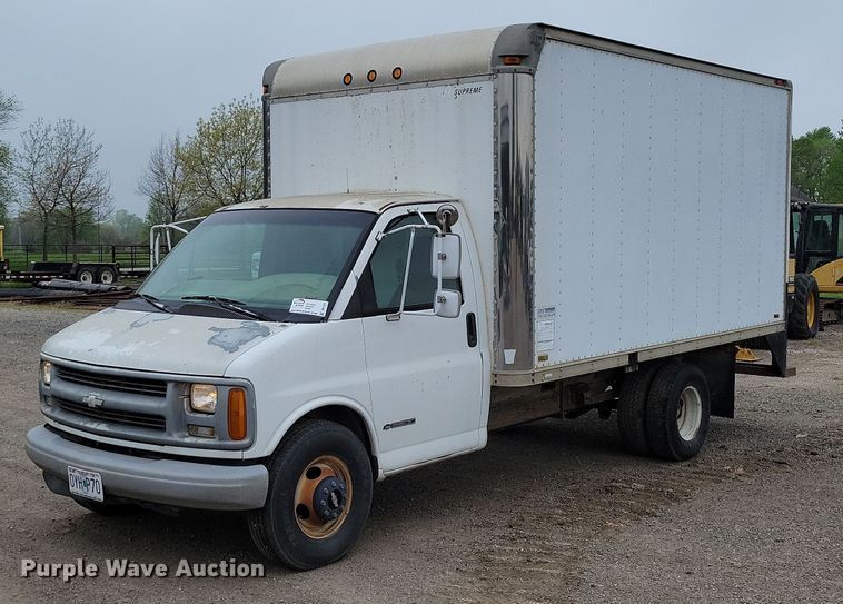 1997 Chevrolet Express G3500 box truck - DP1327