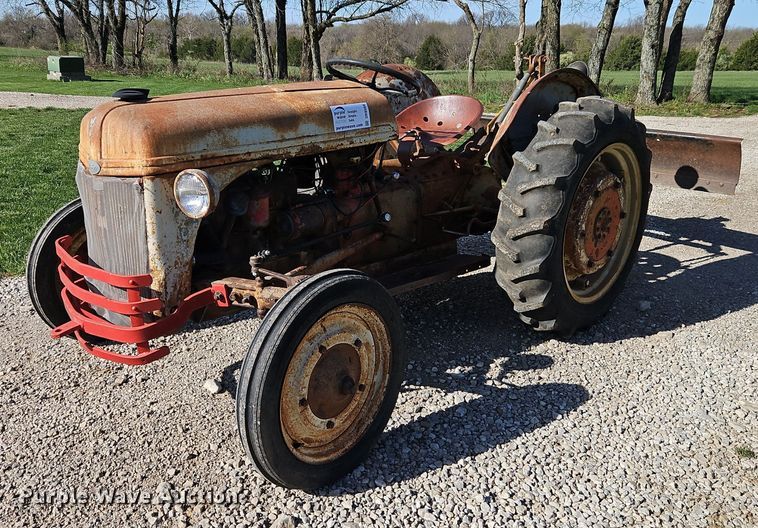 Ford 2N tractor - DR8568
