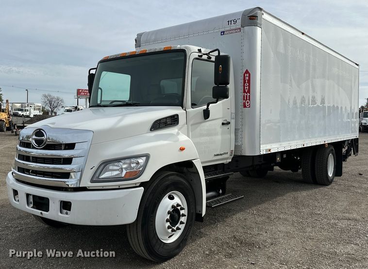 2013 Hino 338 box truck - EG1376