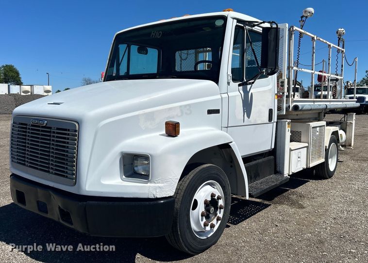 1998 Freightliner  FL50 scissor lift truck  - EG1426