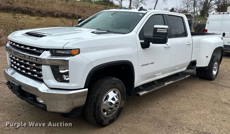 2022 Chevrolet  Silverado 3500 LT Crew Cab pickup truck - EH5390