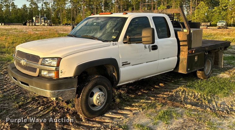 2007 Chevrolet Silverado 3500 Ext. Cab flatbed pickup truck - EH5403
