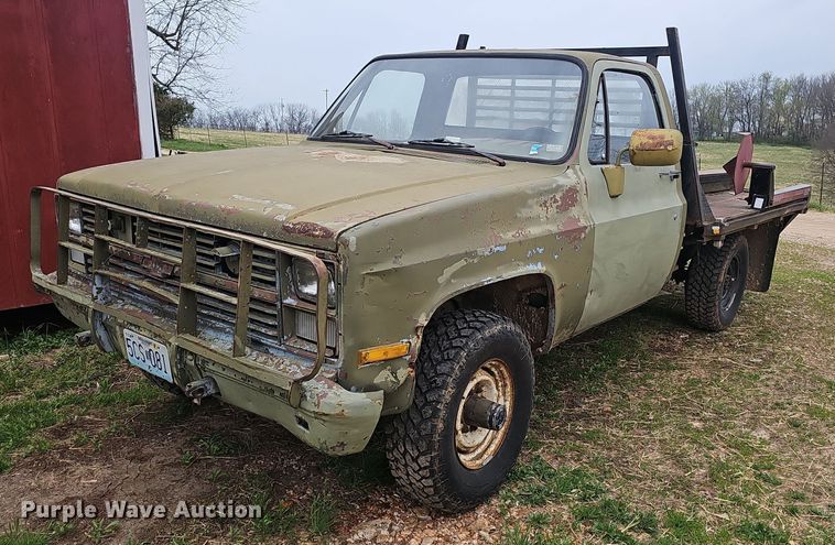 1984 Chevrolet D30 bale bed pickup truck - EJ6226