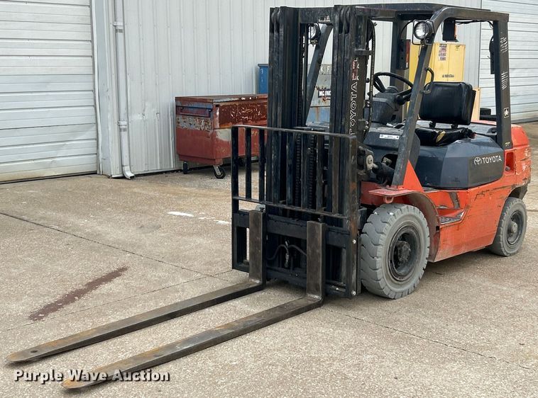 2005 Toyota 7FGU25 forklift - EK4433