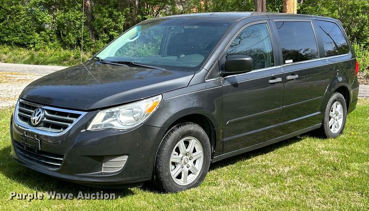 2011 Volkswagen  Routan S van - EK4461