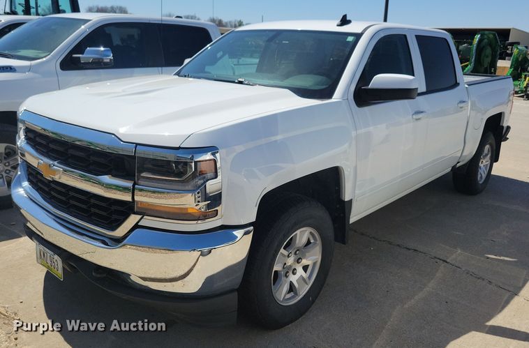 2018 Chevrolet  Silverado 1500 Crew Cab pickup truck - LC9956