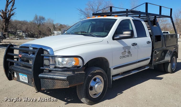 2005 Dodge Ram 3500 Quad Cab flatbed pickup truck - LC9961