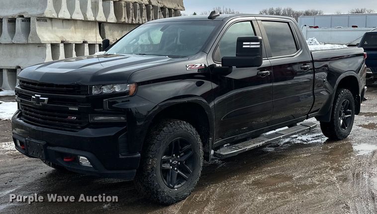 2020 Chevrolet  Silverado 1500 Crew Cab pickup truck - LR9291