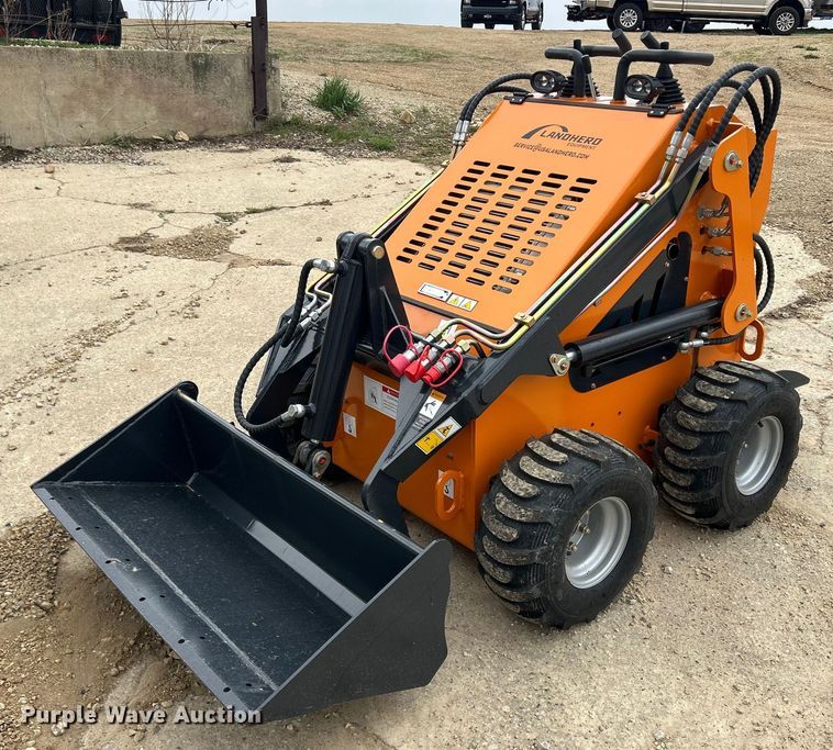 Landhero compact utility loader - MO9227