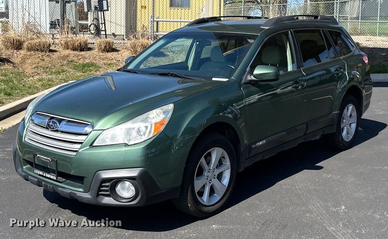2014 Subaru  Outback  SUV - NT9075