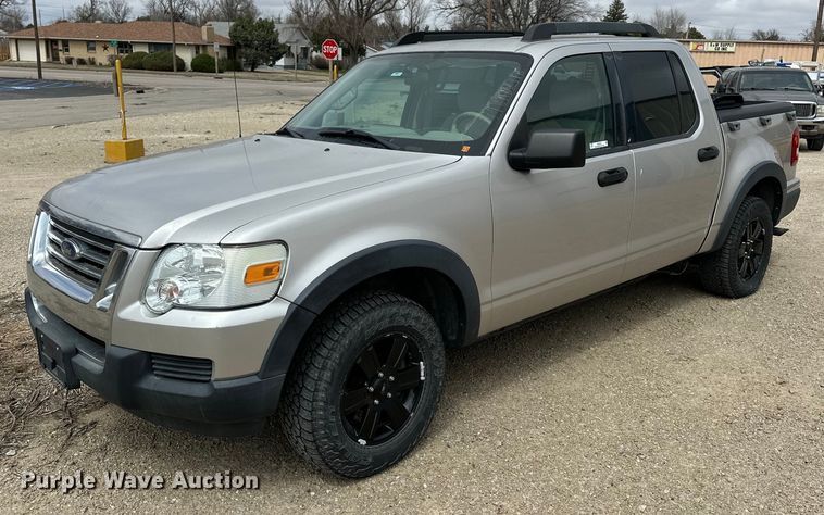 2007 Ford Explorer Sport Trac pickup truck - OE9024
