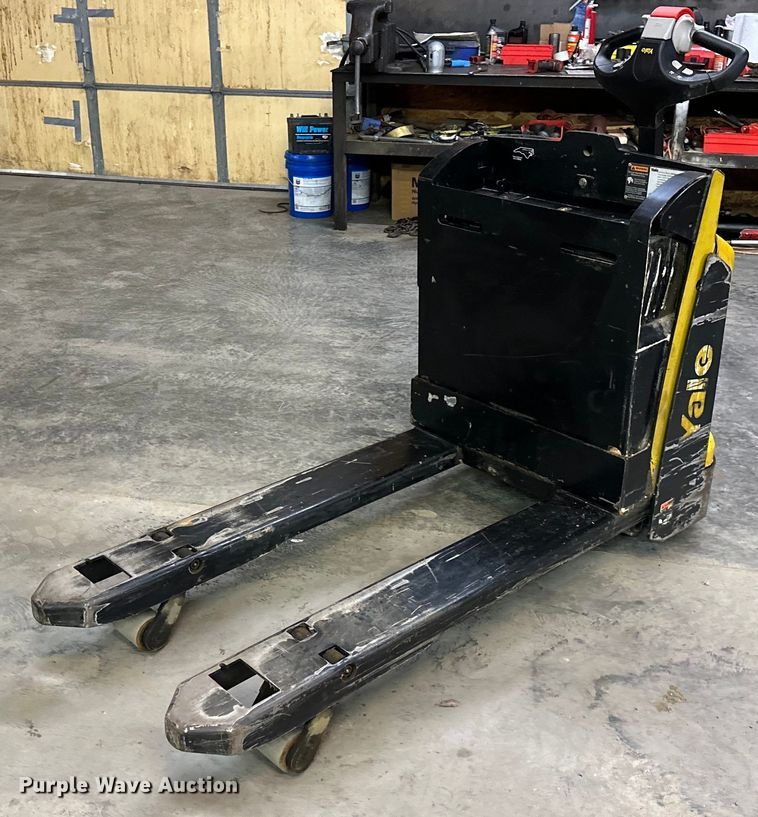 Yale MPB045VGN24T2646 pallet jack - OF9353