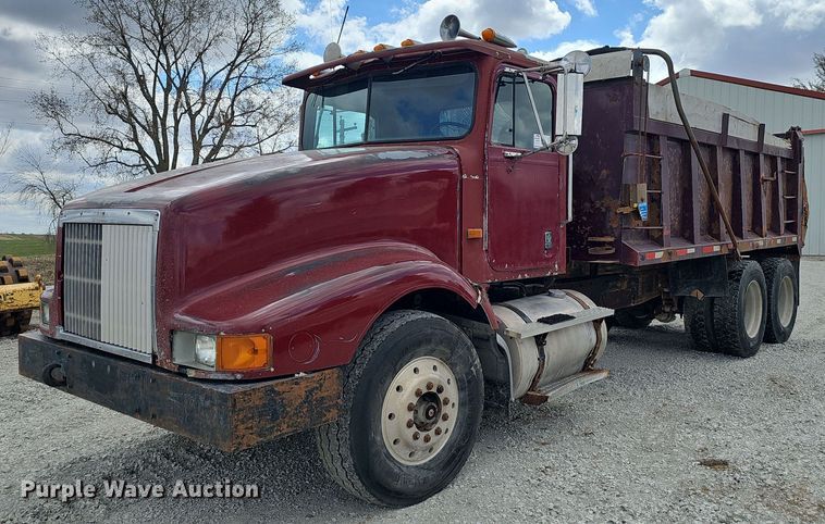 1991 International 9400 dump truck - DP0823
