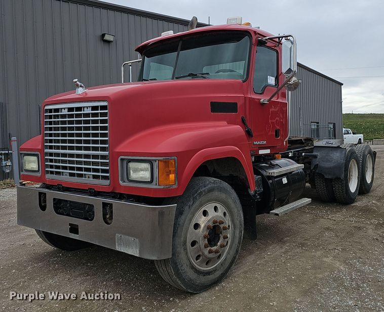 2008 Mack Pinnacle CHU613 semi truck - DP0843