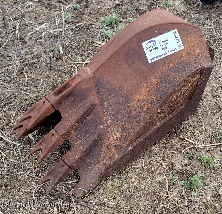 Hensley  22" W backhoe bucket - DP5678