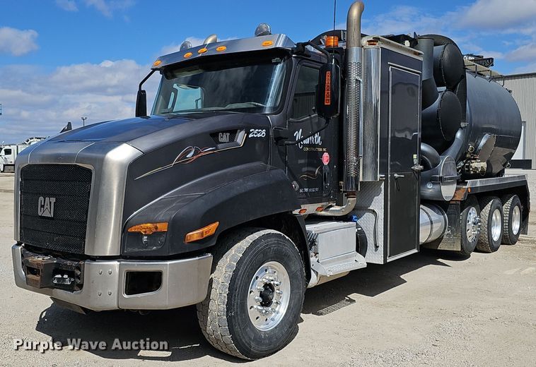 2015 Caterpillar CT660L hydrovac truck - DQ8675