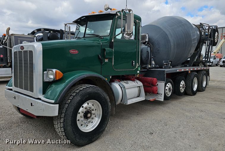 2014 Peterbilt 365 ready mix truck - DQ8676