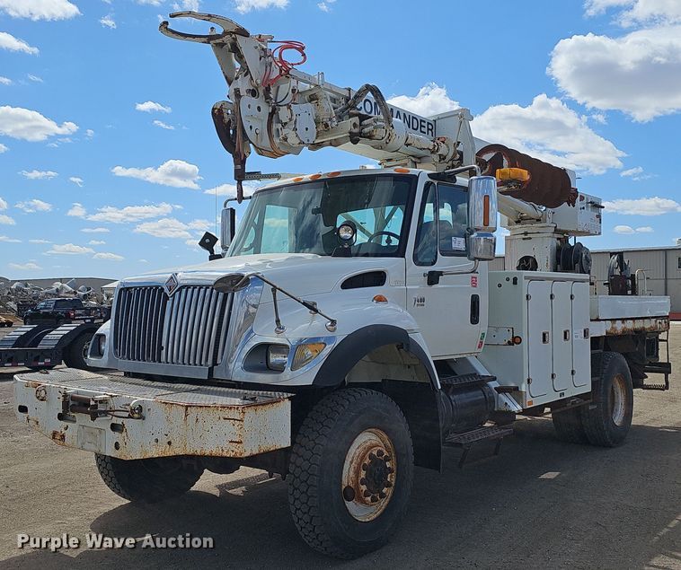 2003 International 7400 digger derrick truck - DQ8682