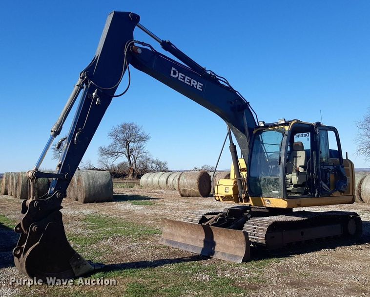 2015 John Deere 130G excavator - DV9946