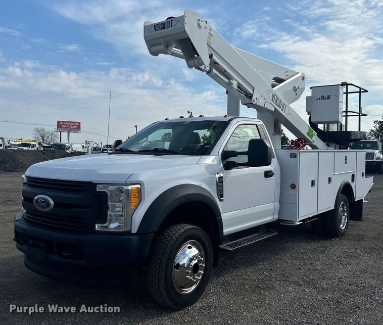 2017 Ford F550 Super Duty bucket truck - EG1357