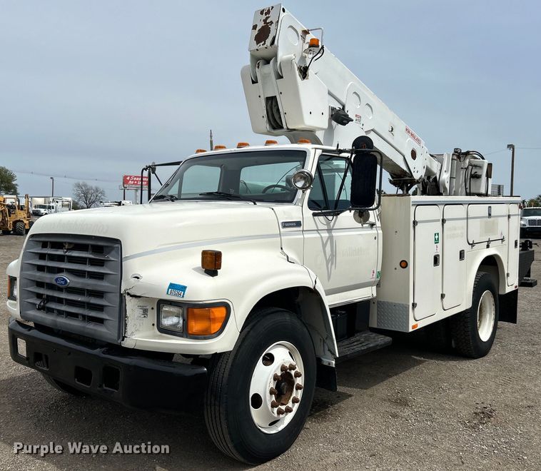 1997 Ford F800 bucket truck - EG1400