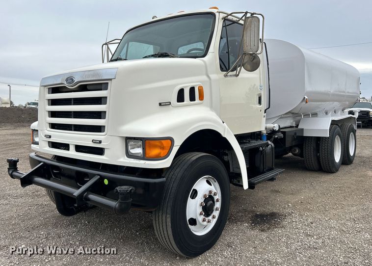 1998 Ford LNT8000 water truck - EG1405