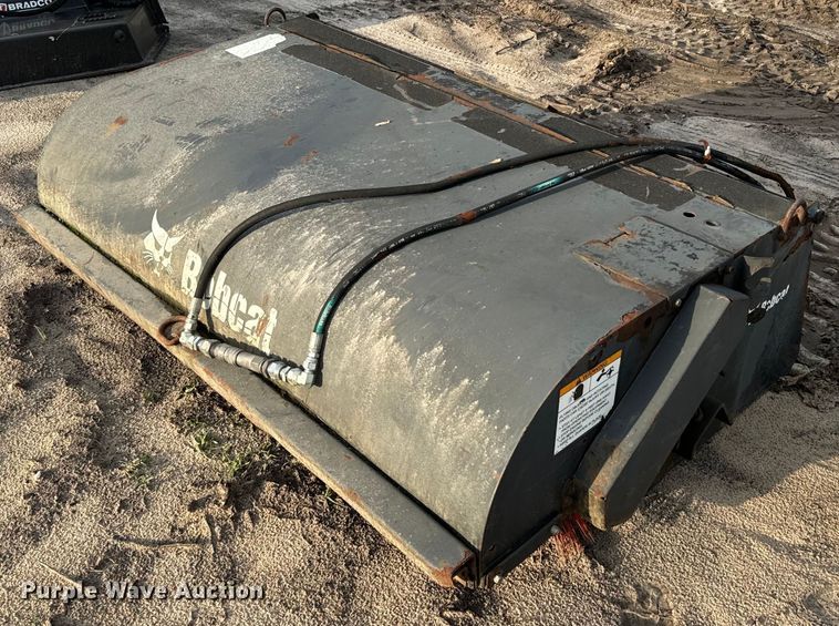 2007 Bobcat skid steer sweeper - EH5412