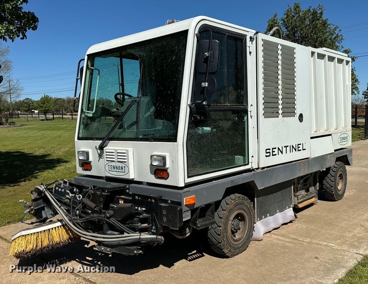 Tennant Sentinel street sweeper - EJ0455