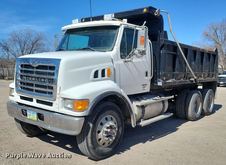 2007 Sterling LT7500 dump truck - LC9957