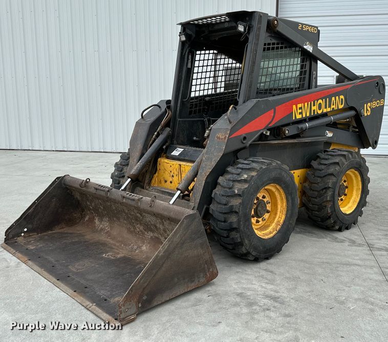 2006 New Holland LS180B skid steer loader - NH9086