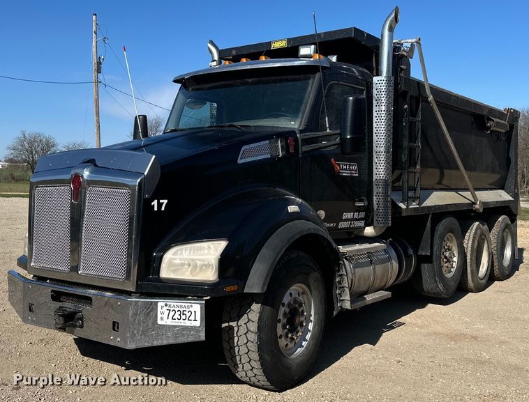 2017 Kenworth  T880 dump truck - NT9052