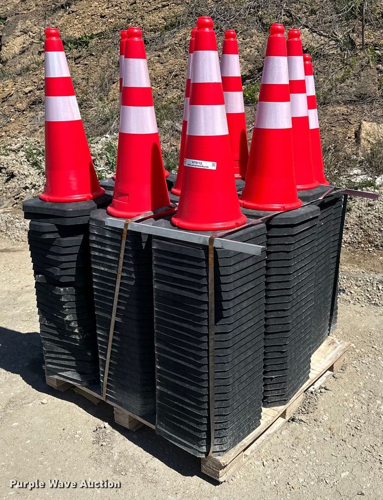 (250) traffic cones - NT9112