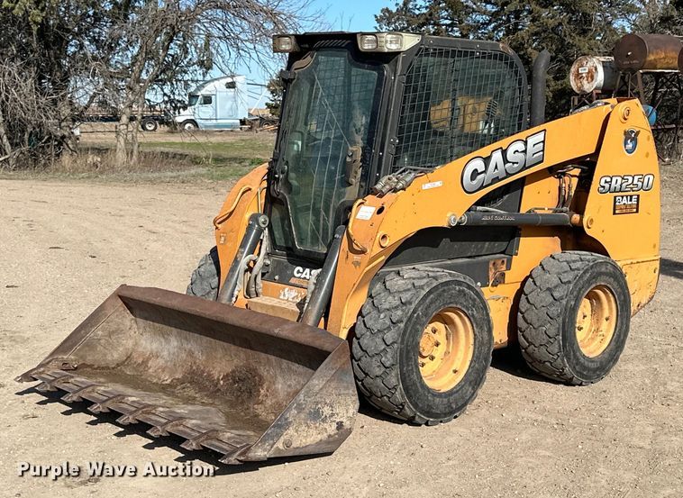 2012 Case SR250 skid steer loader - OE9066