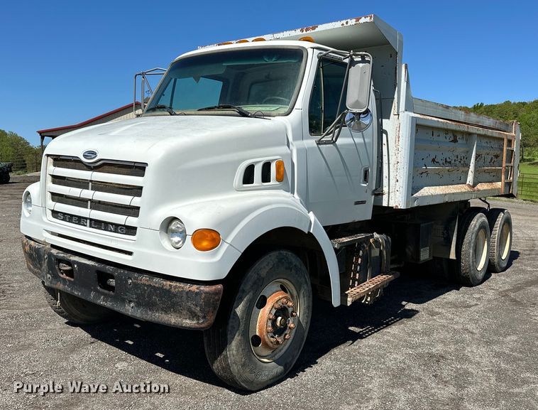 2001 Sterling  LT7500 dump truck - OM9469