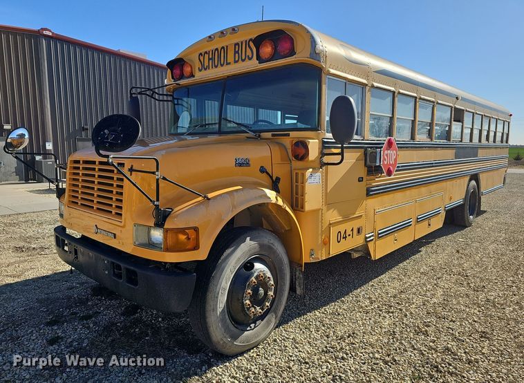 2004 International 3800 school bus - DM1571