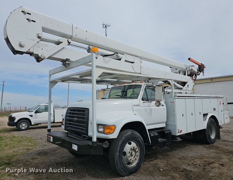 1999 Ford F Series bucket truck - DM1596