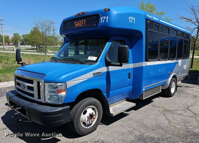 2016 Eldorado National Aerotech Ford 220 shuttle bus - DM1627
