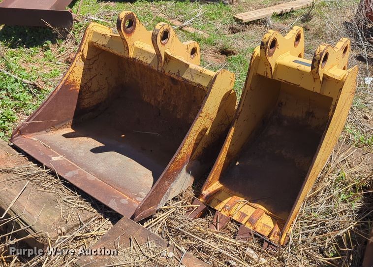 (2) John Deere backhoe buckets - DN3829