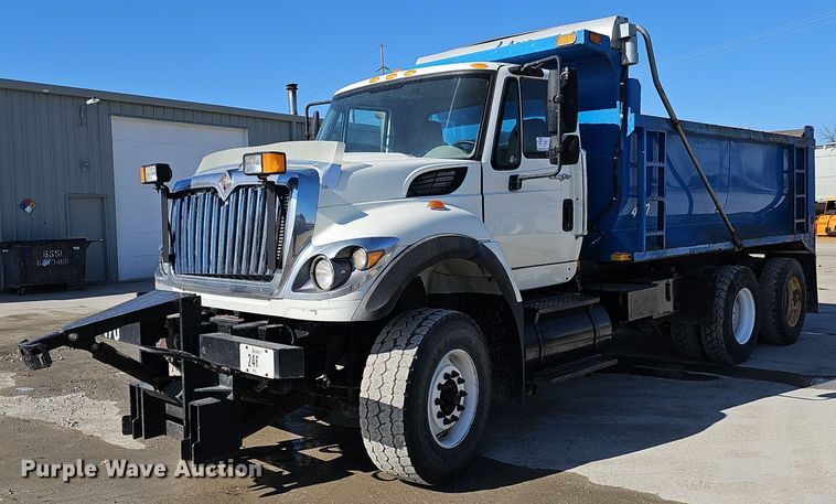 2010 International WorkStar 7600 dump truck - DP0821