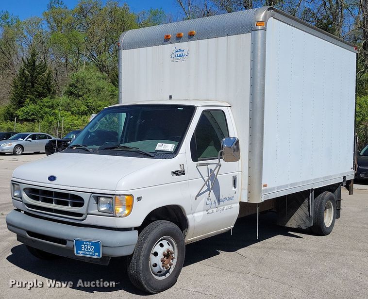 2001 Ford E450 Super Duty box truck - DP1357