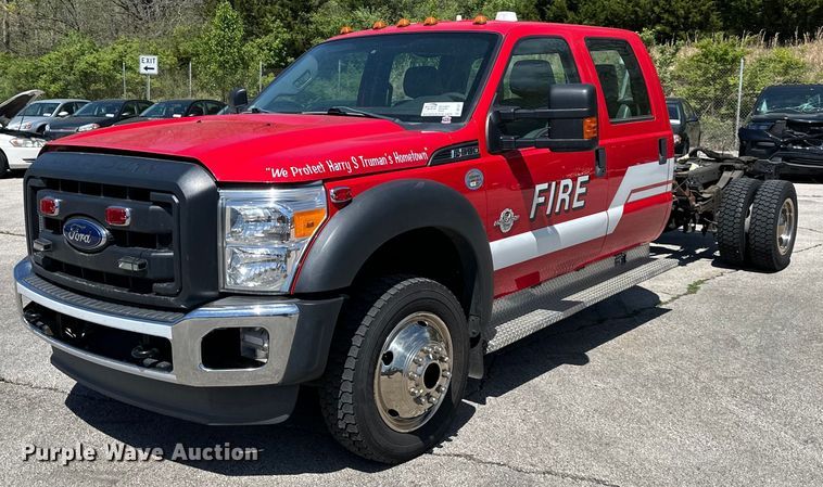2013 Ford F550 Super Duty Crew Cab truck cab and chassis - DP1377