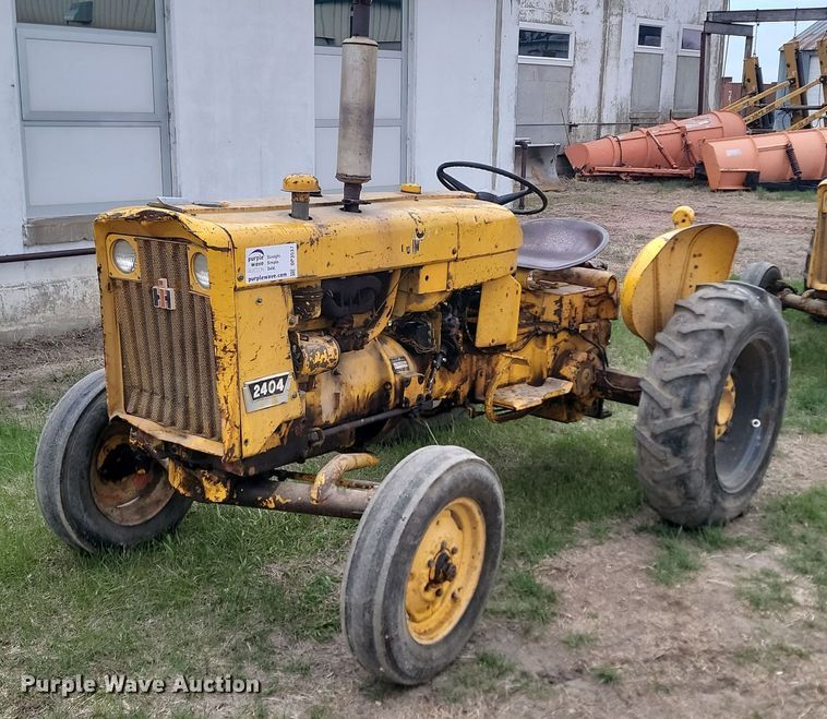 1965 International  404 tractor - DP3537