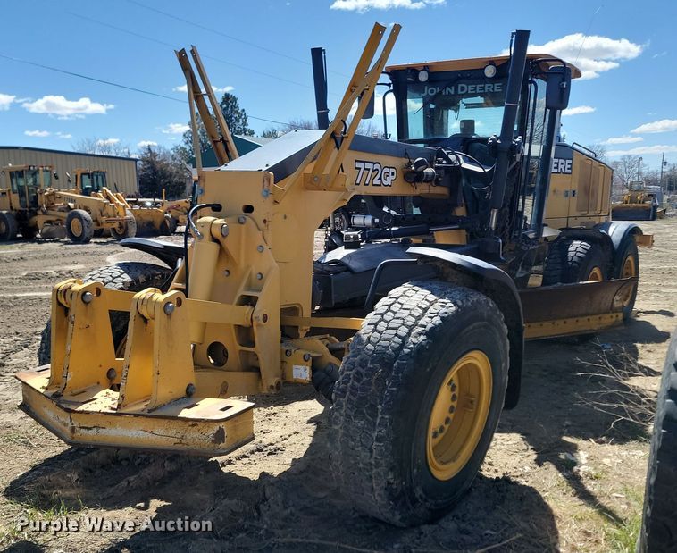 2011 John Deere  772GP motor grader - DP5682