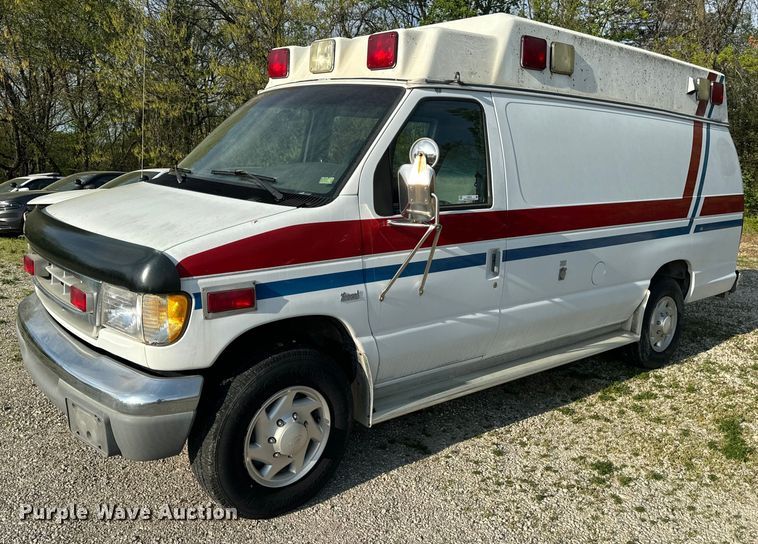 1997 Ford E350 ambulance - EH6676