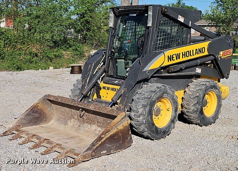 2008 New Holland L185 skid steer loader - EI3725