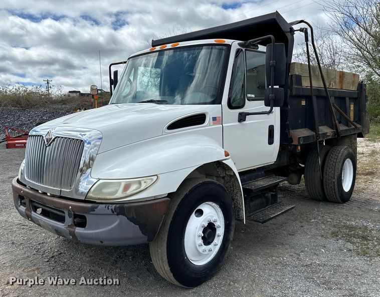2003 International  4300 dump truck - EJ0412