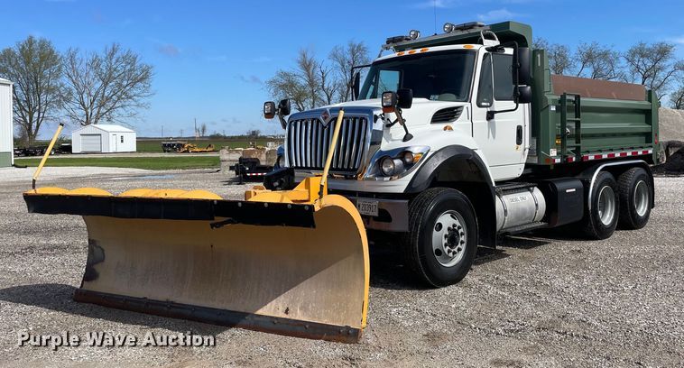 2015 International 7400 dump truck - OG9877