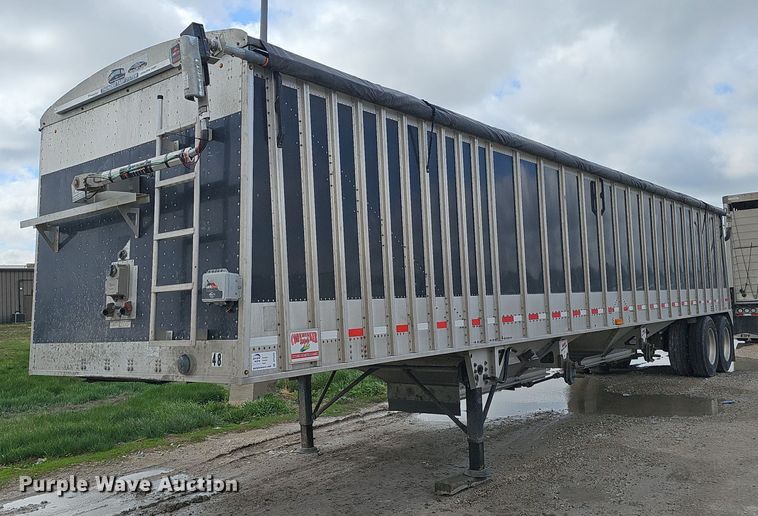 2016 Cornhusker 800 grain trailer - DP0838